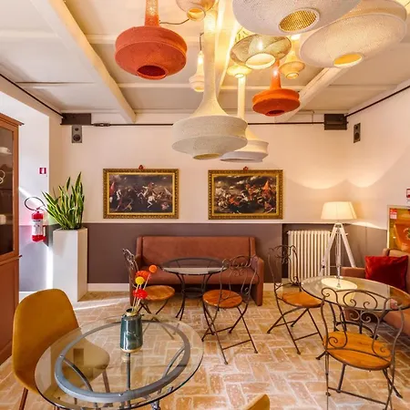 Aurora Boutique & Private