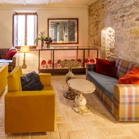 Aurora Boutique & Private