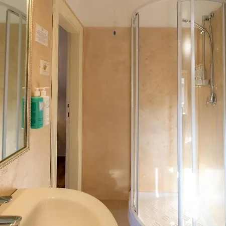 Aurora Boutique & Private