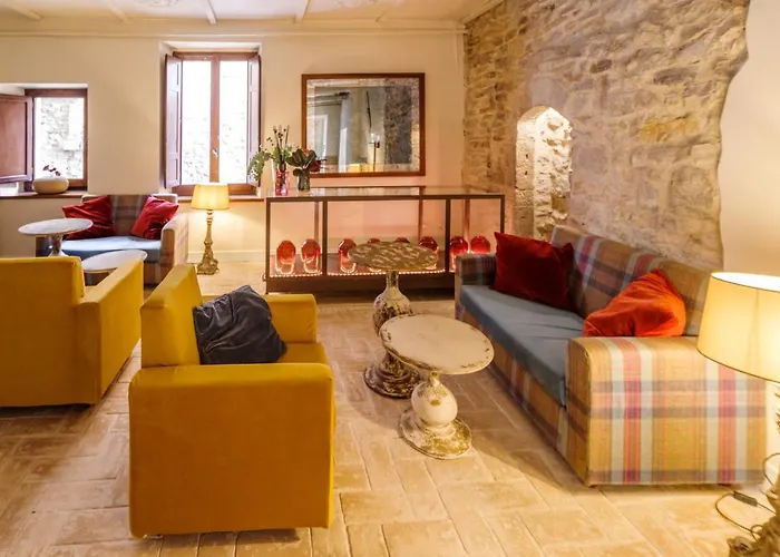 Aurora Boutique & Private - Etruria Collection