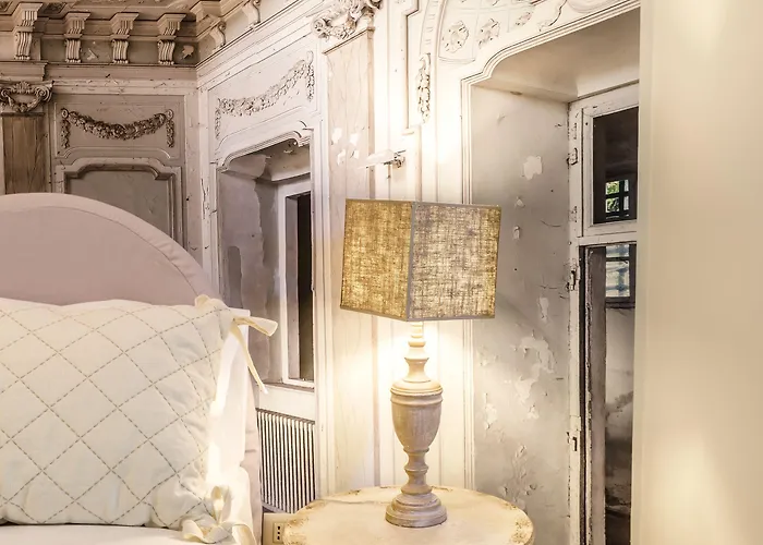 Aurora Boutique & Private - Etruria Collection